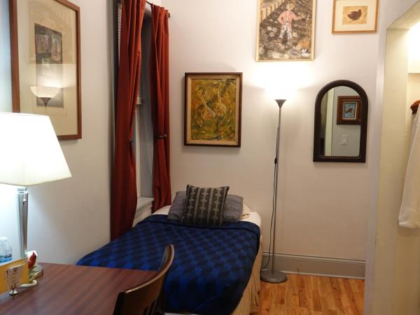 Ray's Bucktown Bed and Breakfast : photo 10 de la chambre chambre triple avec salle de bains privative séparée