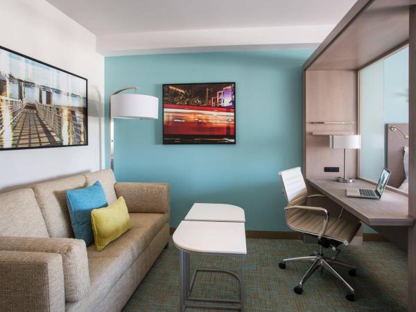 SpringHill Suites by Marriott San Diego Downtown/Bayfront : photo 2 de la chambre suite avec 2 lits queen-size et canapé-lit