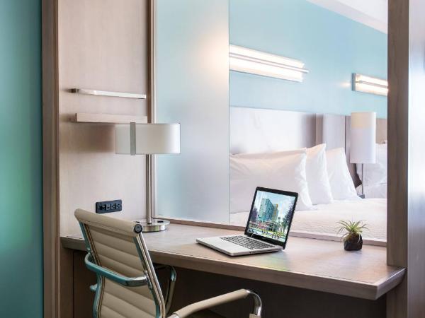 SpringHill Suites by Marriott San Diego Downtown/Bayfront : photo 5 de la chambre suite avec 2 lits queen-size et canapé-lit