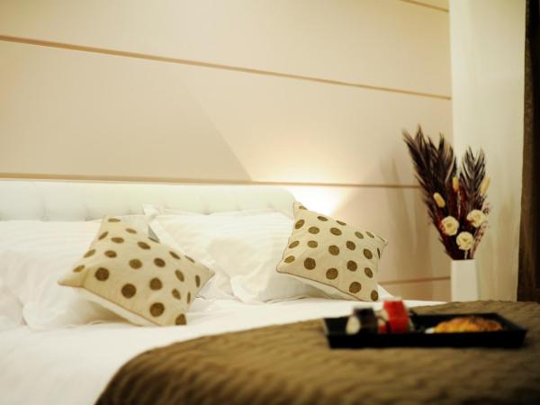 Main Street Studio and Rooms : photo 3 de la chambre chambre lit king-size deluxe