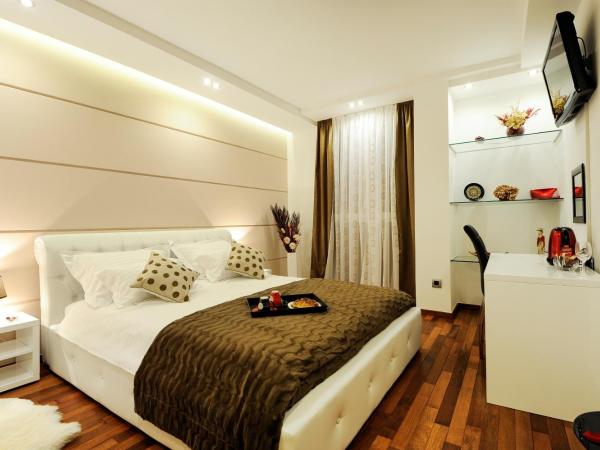 Main Street Studio and Rooms : photo 2 de la chambre chambre lit king-size deluxe