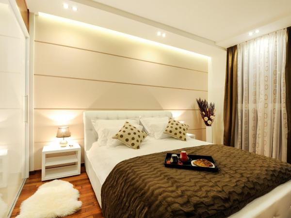 Main Street Studio and Rooms : photo 4 de la chambre chambre lit king-size deluxe