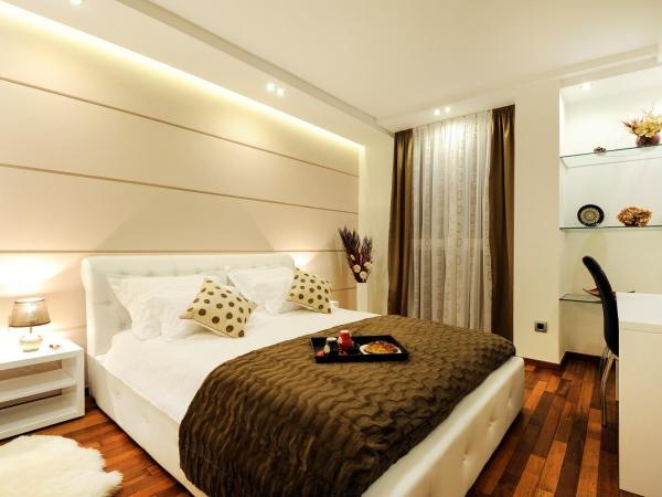 Main Street Studio and Rooms : photo 6 de la chambre chambre lit king-size deluxe