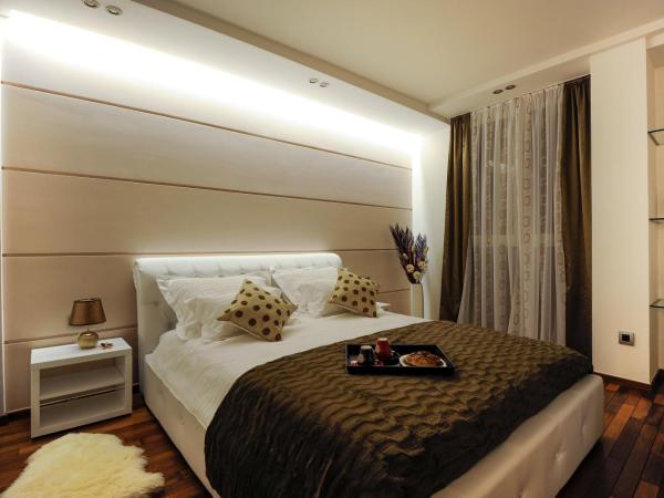 Main Street Studio and Rooms : photo 10 de la chambre chambre lit king-size deluxe