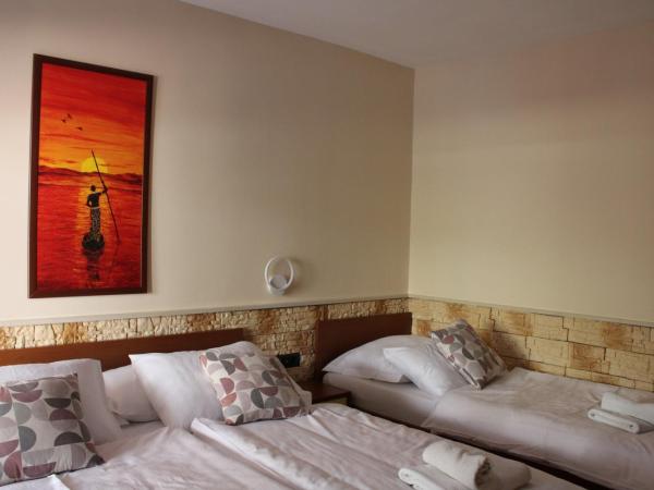 Dalmacija : photo 8 de la chambre chambre triple avec balcon