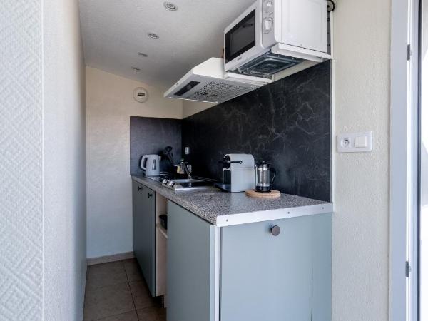 Résidence Chateau d'Acotz - Appartements avec piscine à 600m des plages à Saint-Jean-de-Luz : photo 9 de la chambre appartement - vue sur mer