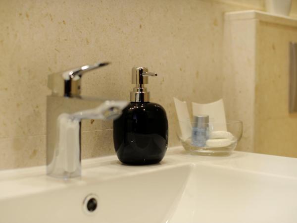 Main Street Studio and Rooms : photo 9 de la chambre studio lit king-size deluxe