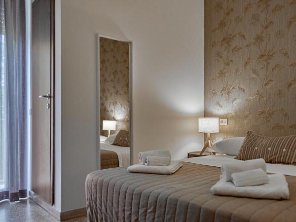 Hotel Spring : photo 1 de la chambre chambre triple avec balcon