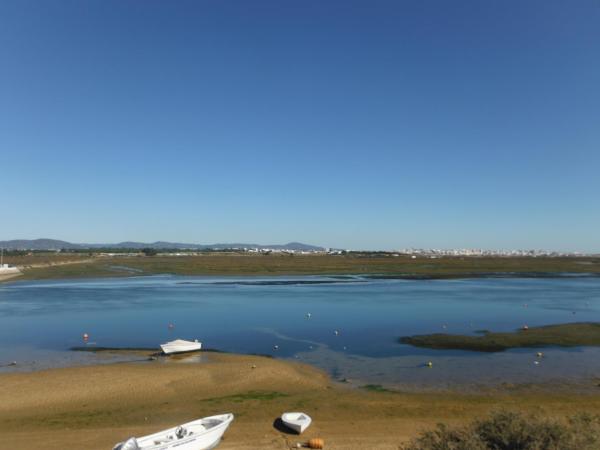 Aeromar Beach Hotel : photo 1 de la chambre chambre triple avec balcon - vue sur mer ou rivière