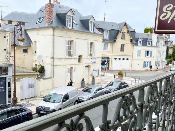 Hotel des Sports : photo 1 de la chambre chambre double avec balcon