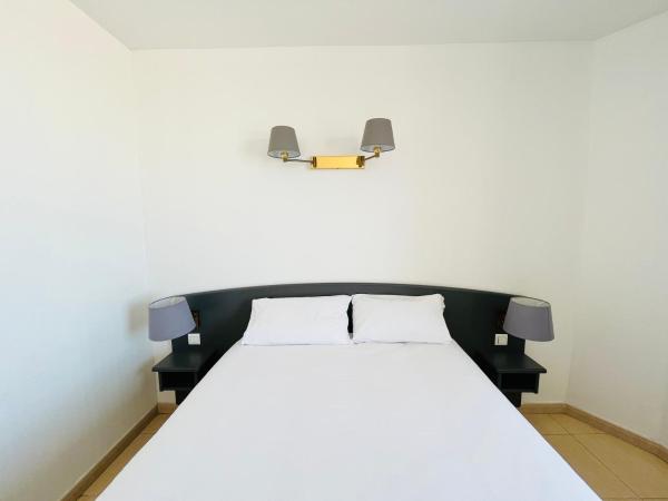 Les Alizes : photo 1 de la chambre chambre double ou lits jumeaux avec vue sur le phare