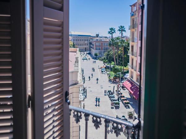 Alcazaba Premium Hotel : photo 2 de la chambre chambre double ou lits jumeaux supérieure avec balcon