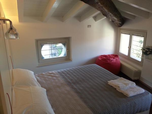 B&B Bergamo Alta : photo 4 de la chambre chambre double ou lits jumeaux avec salle de bains privative