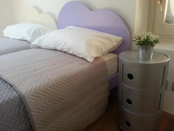 B&B Bergamo Alta : photo 9 de la chambre chambre lits jumeaux avec salle de bains commune