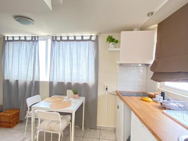 Private Apt. Acropolis View. Top Floor. Koukaki : photo 10 de la chambre chambre double Économique