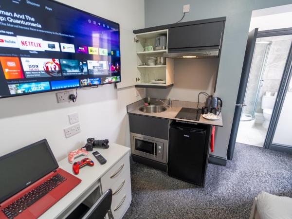 FREE PARKING Cosy Studios close to city and QE and UOB! : photo 6 de la chambre studio