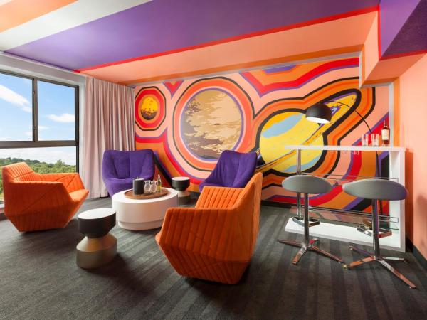 Studio Allston Hotel Boston : photo 2 de la chambre suite drink in the cosmos space