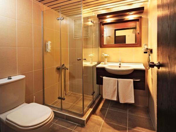 Üstün Hotel Alsancak : photo 5 de la chambre chambre triple standard