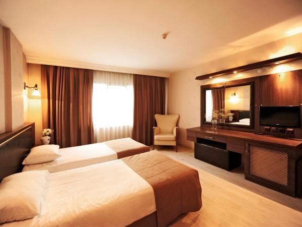 Üstün Hotel Alsancak : photo 3 de la chambre chambre triple standard