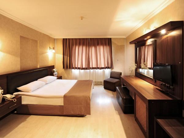 Üstün Hotel Alsancak : photo 2 de la chambre chambre triple standard
