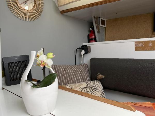 nuit insolite sur un petit voilier : photo 9 de la chambre mobile home