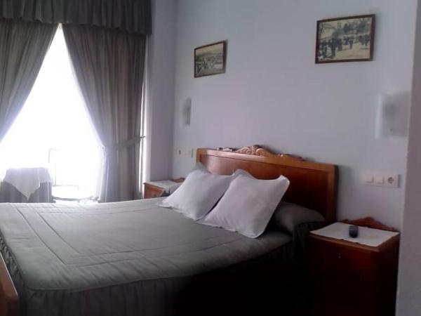 Hostal Pumar : photo 5 de la chambre double avec salle de bains privative