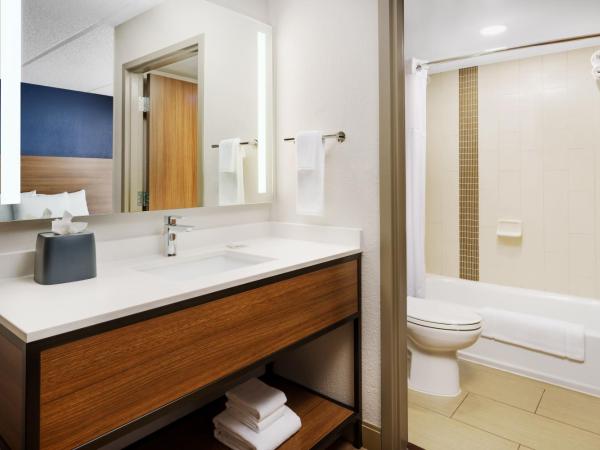 Hyatt Place Orlando / I-Drive / Convention Center : photo 9 de la chambre chambre avec 2 lits doubles et canapé-lit