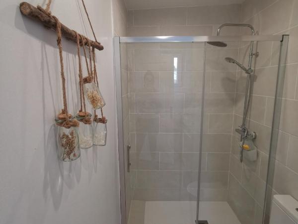Villa Soleil Levant : photo 5 de la chambre chambre double avec salle de bains privative