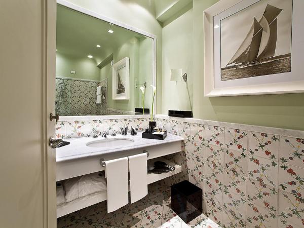 Regina Isabella-Resort Spa Restaurant : photo 1 de la chambre chambre double ou lits jumeaux supérieure avec balcon - vue sur mer