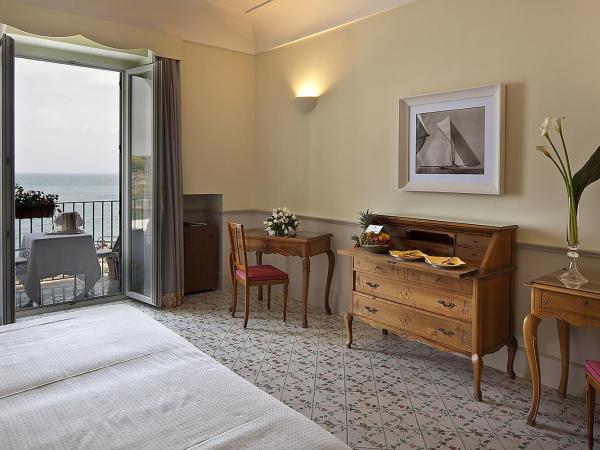 Regina Isabella-Resort Spa Restaurant : photo 8 de la chambre chambre double ou lits jumeaux supérieure avec balcon - vue sur mer