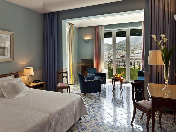 Regina Isabella-Resort Spa Restaurant : photo 2 de la chambre suite junior avec balcon - vue sur mer