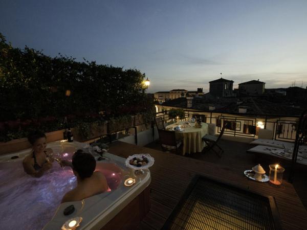 Hotel Bologna ***S : photo 6 de la chambre suite - terrasse et bain à remous