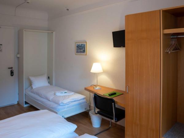 Hotel Marthahaus : photo 2 de la chambre chambre triple avec salle de bains privative