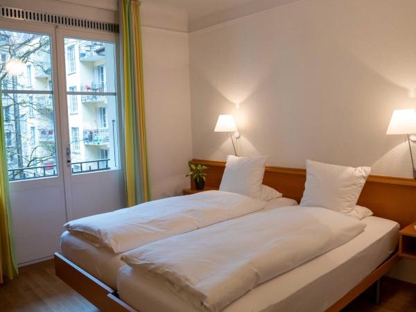 Hotel Marthahaus : photo 1 de la chambre chambre triple avec salle de bains privative