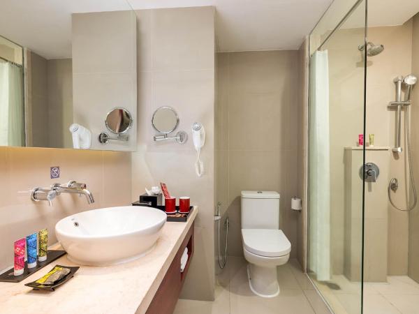 The Alana Yogyakarta Hotel and Convention Center : photo 4 de la chambre chambre deluxe double ou lits jumeaux