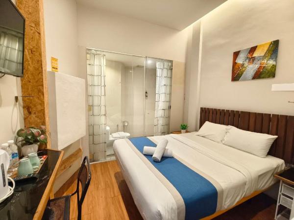 The Riverbank Hotel By MRVJ Business : photo 6 de la chambre chambre standard lit queen-size