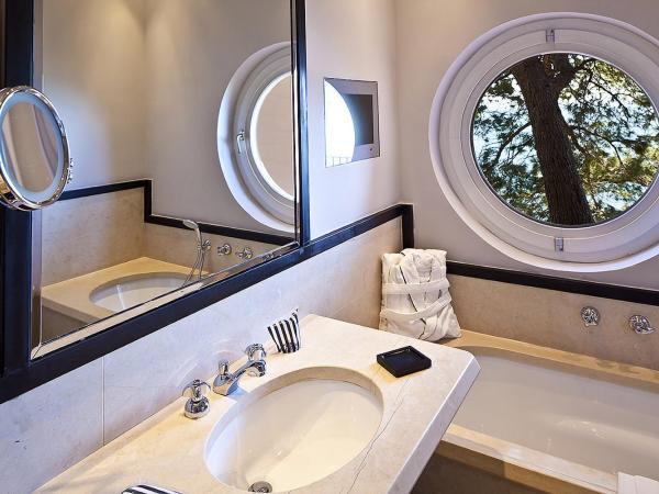 Regina Isabella-Resort Spa Restaurant : photo 10 de la chambre chambre double ou lits jumeaux de luxe avec balcon et vue sur la mer