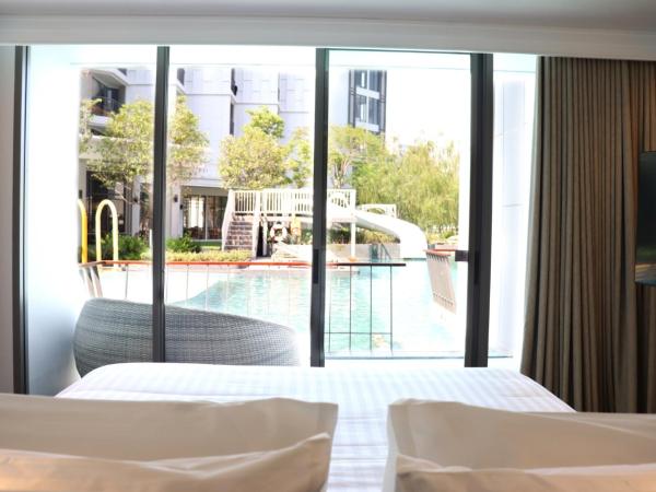 The Quarter Chaophraya by UHG : photo 2 de la chambre suite quarter junior avec lit king-size - accès à la piscine