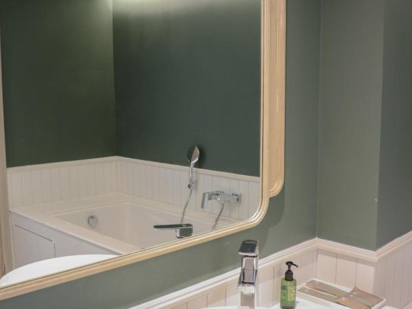 The Quarter Chaophraya by UHG : photo 4 de la chambre suite quarter 1 chambre avec balcon et lit king-size