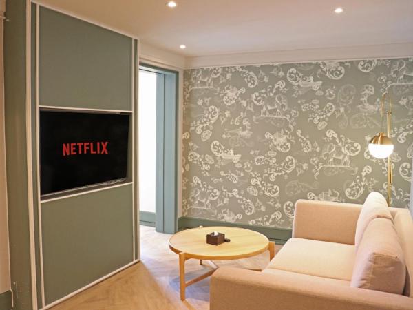 The Quarter Chaophraya by UHG : photo 9 de la chambre suite quarter 1 chambre avec balcon et lit king-size