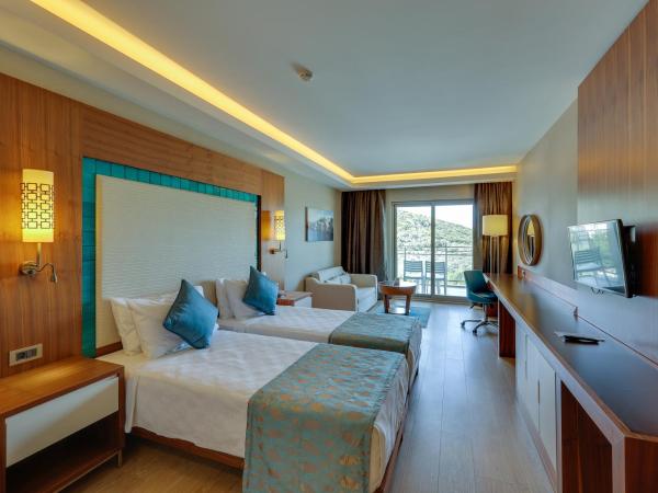Ramada Hotel & Suites by Wyndham Kusadasi : photo 5 de la chambre chambre lits jumeaux avec 2 lits jumeaux