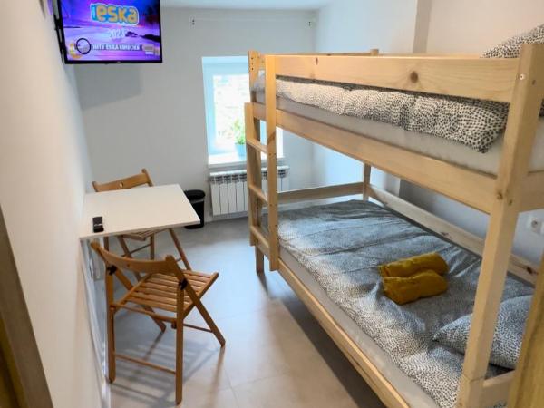Yellow Hostel - 24h - Free Breakfast and Dinner - The best service in Katowice - We Speek UA and EN : photo 7 de la chambre chambre double Économique