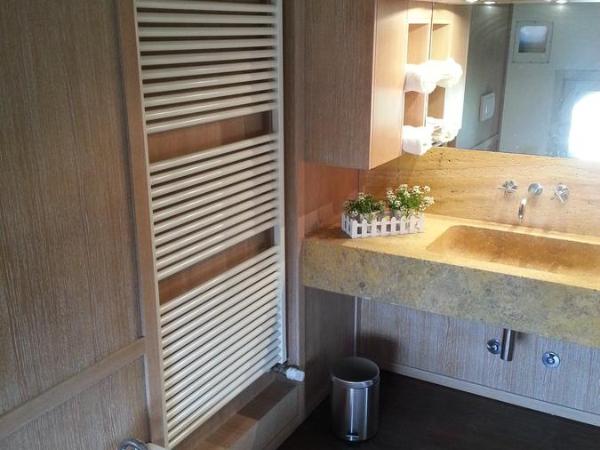 B&B Bergamo Alta : photo 8 de la chambre chambre double ou lits jumeaux avec salle de bains privative