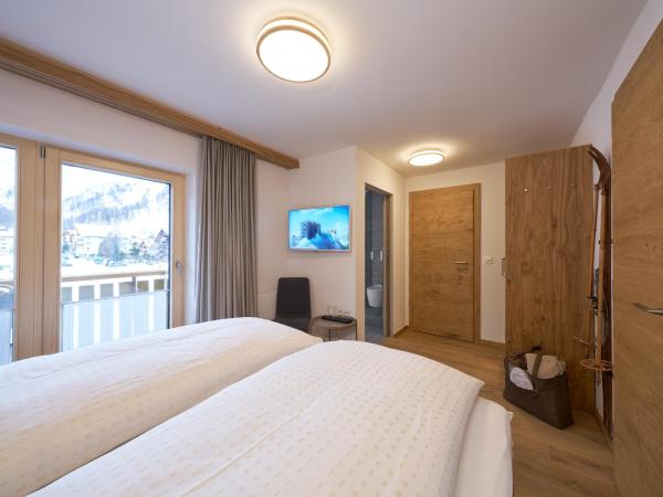 Aparthotel Grischuna : photo 1 de la chambre chambre simple avec douche 