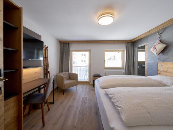 Aparthotel Grischuna : photo 2 de la chambre chambre double - vue sur montagne