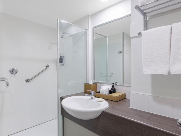 JetPark Auckland Airport Hotel : photo 3 de la chambre chambre lit king-size supérieure