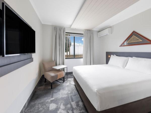 JetPark Auckland Airport Hotel : photo 1 de la chambre chambre lit queen-size 