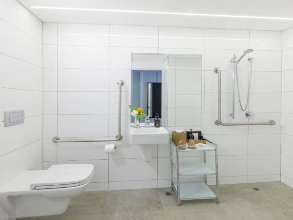 JetPark Auckland Airport Hotel : photo 3 de la chambre chambre lit queen-size deluxe