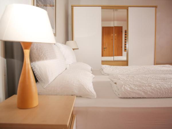 Hotel Sonnenhof - bed & breakfast & appartements : photo 4 de la chambre chambre double ou lits jumeaux supérieure avec balcon