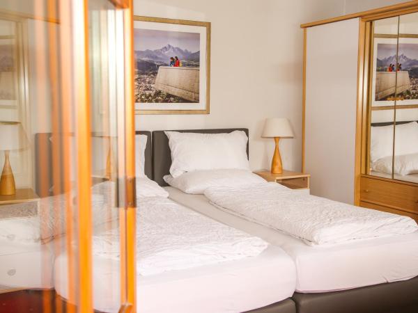 Hotel Sonnenhof - bed & breakfast & appartements : photo 10 de la chambre appartement avec balcon